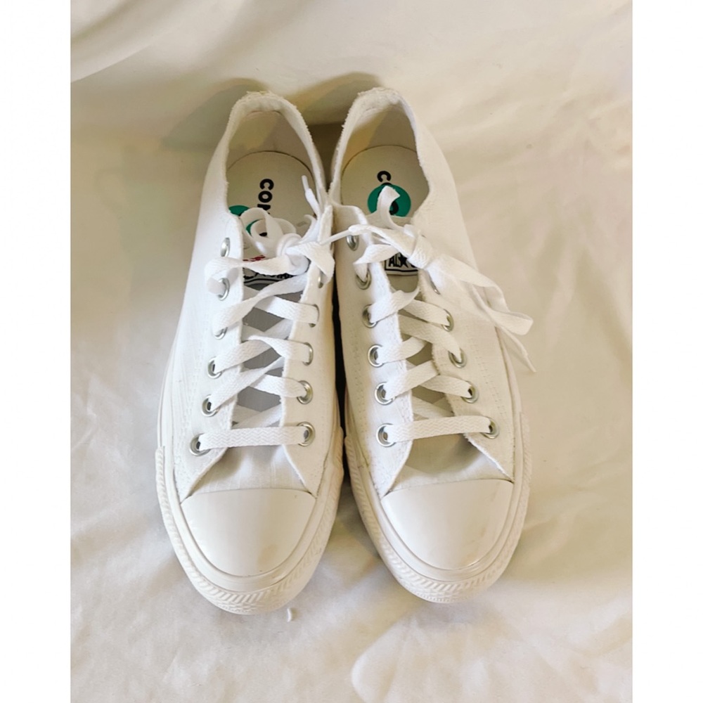 Converse Sneakers White Size 8 NWT